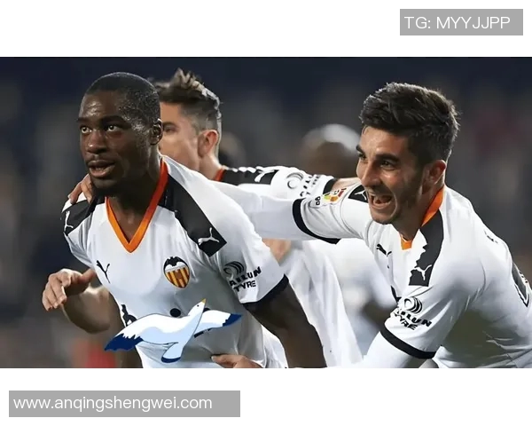 皇马与瓦伦西亚激战正酣谁能在西甲赛场上笑到最后